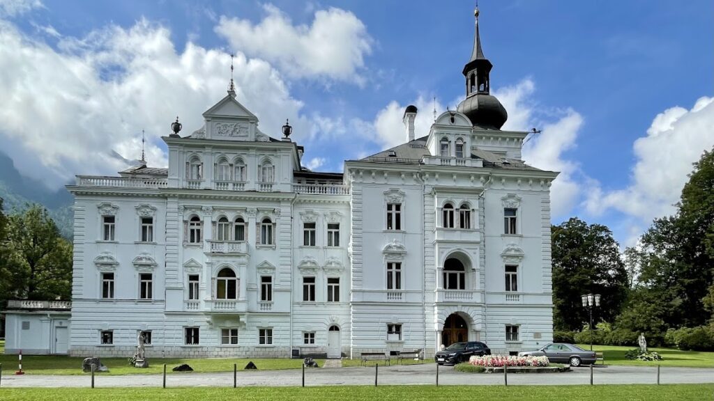 Schloss Grubhof: A Historicist Manor Residence in Austria 1 Schloss Grubhof
