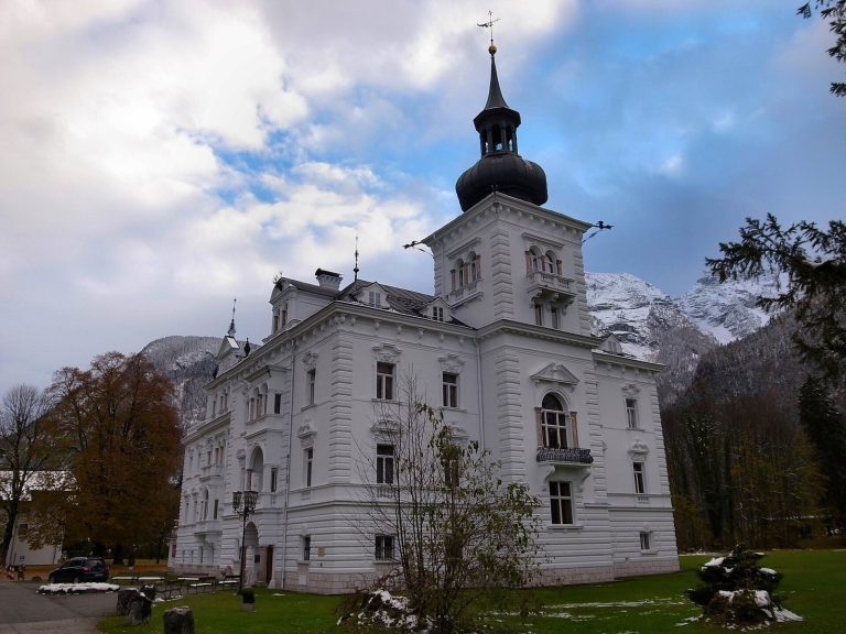 Schloss Grubhof: A Historicist Manor Residence in Austria
