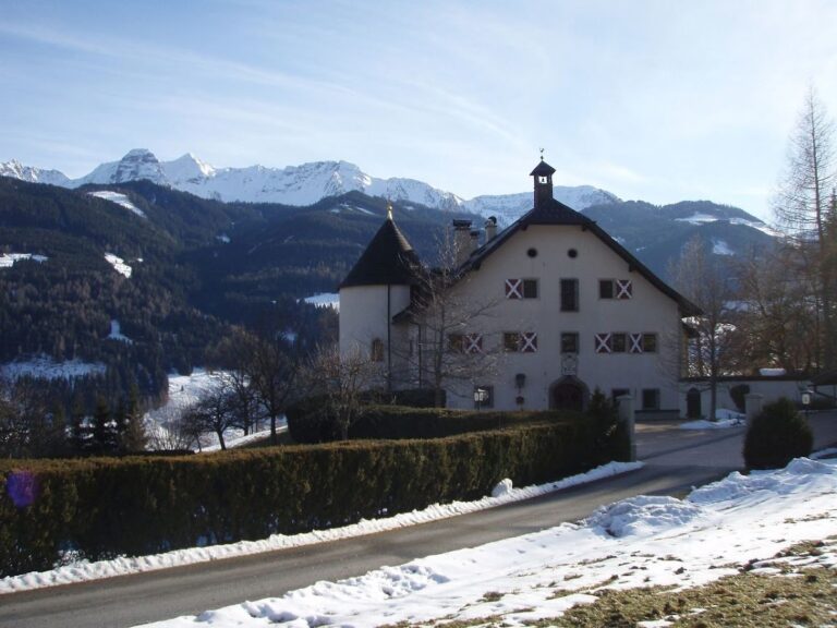 Heuberg Castle: A Former Berchtesgaden Administrative Seat in Austria