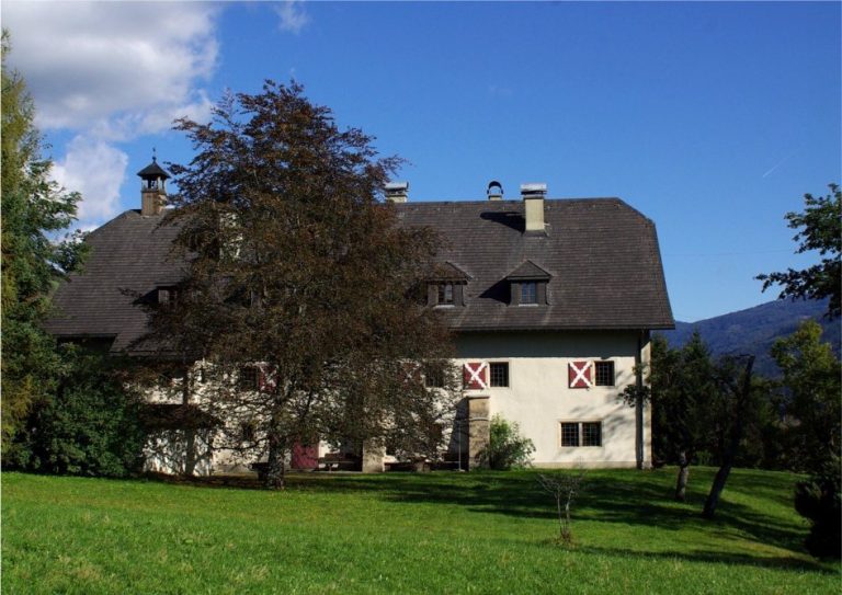 Heuberg Castle: A Former Berchtesgaden Administrative Seat in Austria