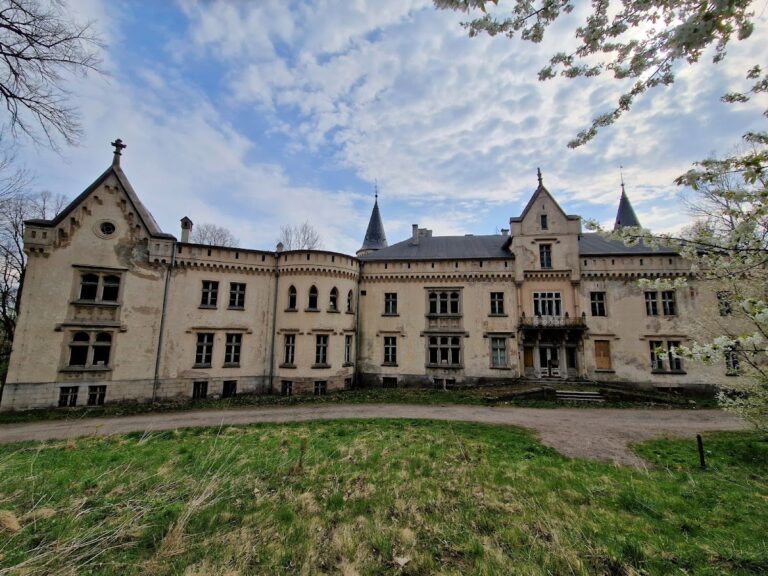 Palace in Szalejów Dolny: A Neo-Gothic Estate Palace in Poland