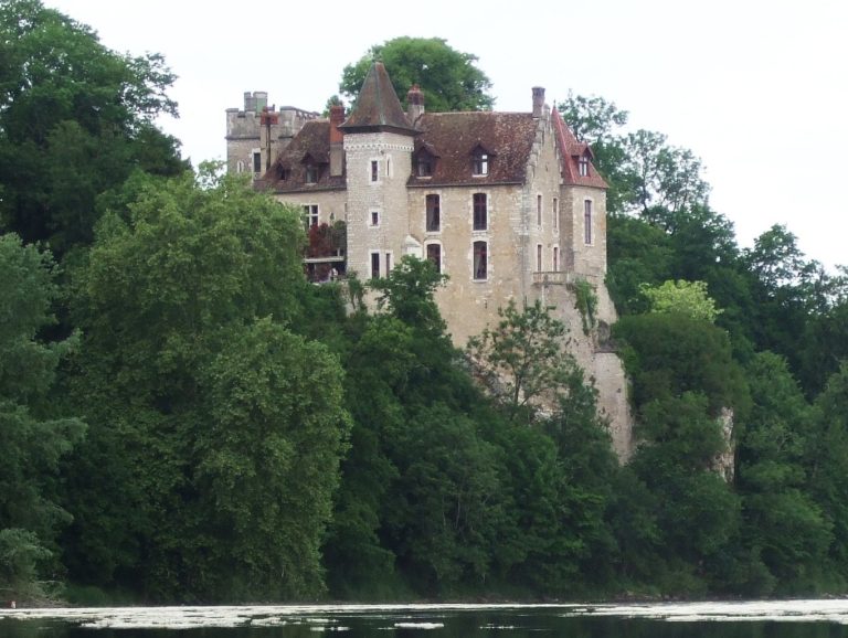 Château de Thoraise: A Medieval Castle in France