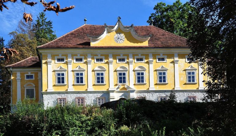 Schloss Stadlhof: A Late Baroque Estate in Austria