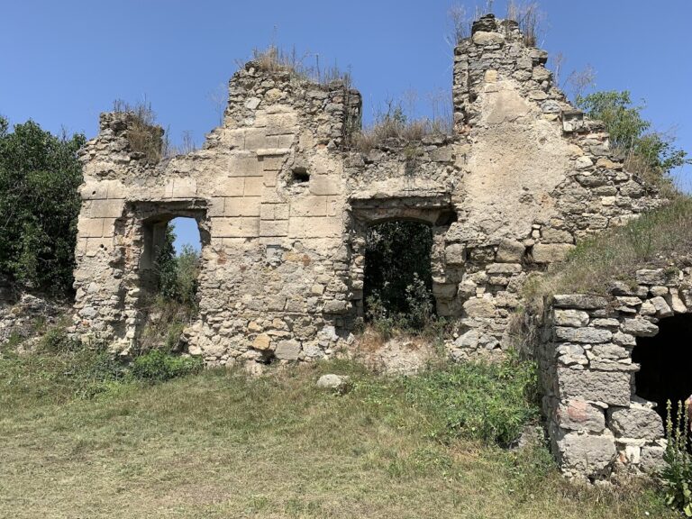 Panivtsi Castle: a 16th-century border fortress in Panivtsi, Ukraine