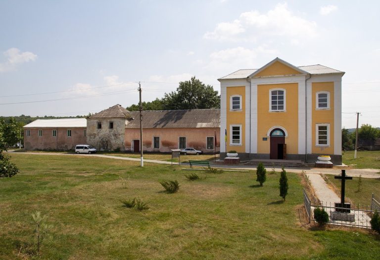 Panivtsi Castle: A Sixteenth-Century Defensive Stronghold in Ukraine