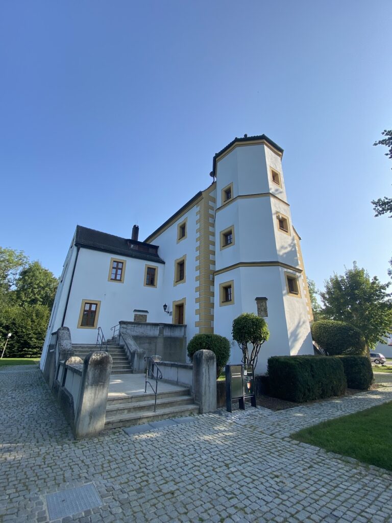 Oberes Schloss (Schmidmühlen): A Historic Castle and Town Hall in Germany