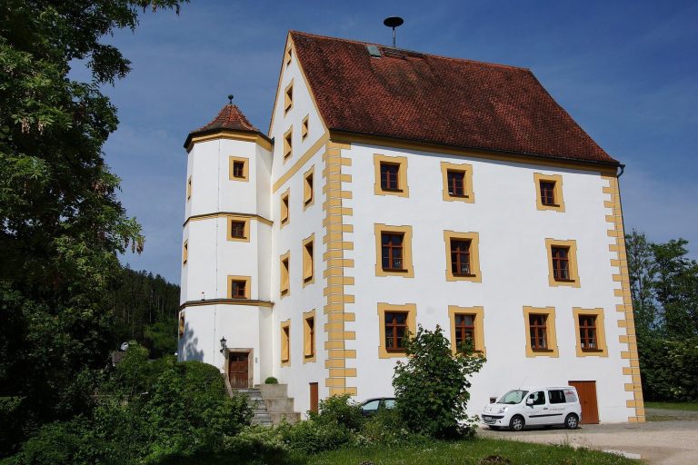 Oberes Schloss (Schmidmühlen): A Historic Castle and Town Hall in Germany