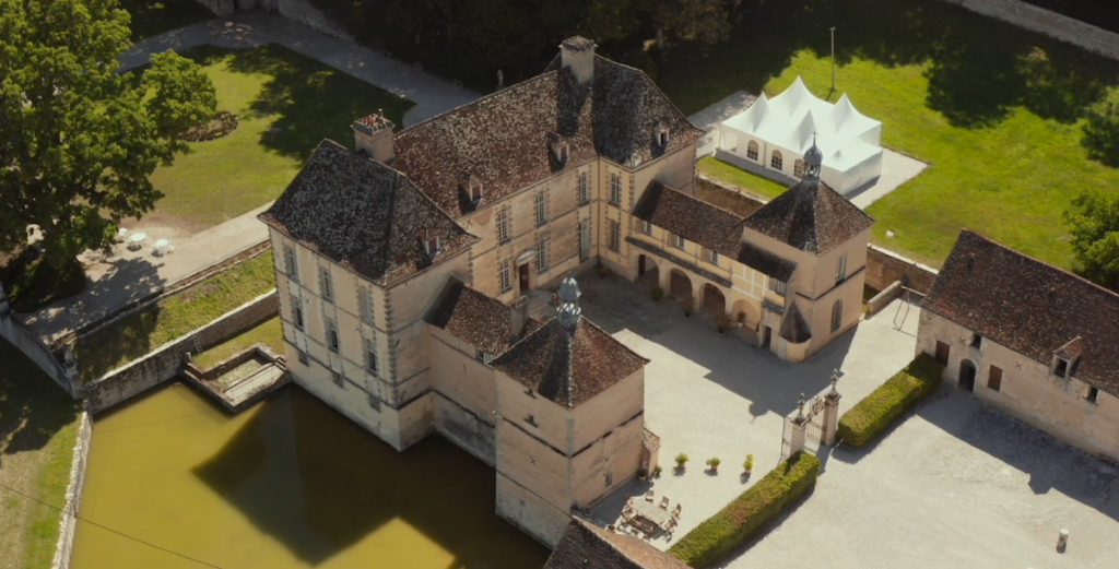 Château d'Entre-Deux-Monts: A Seventeenth-Century Historic Estate near Nuits-Saint-Georges 1 Château d'Entre-Deux-Monts