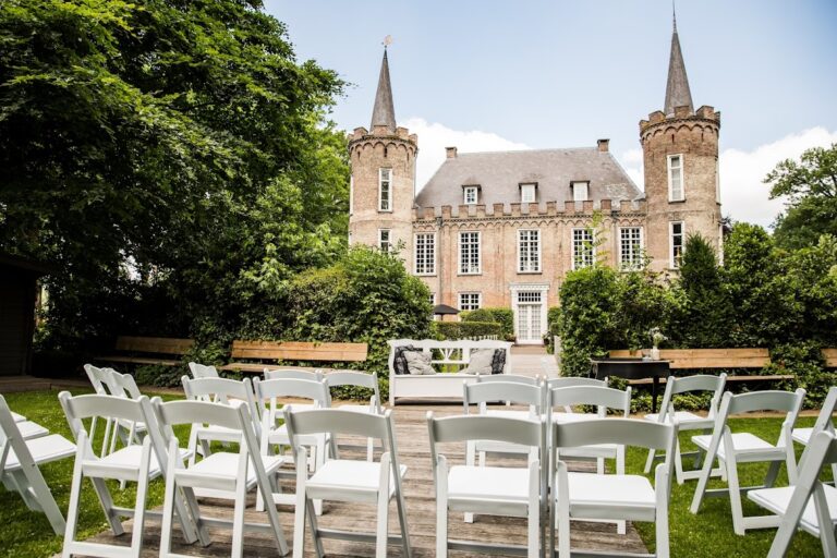 Henkenshage: A Fortified Manor House in the Netherlands