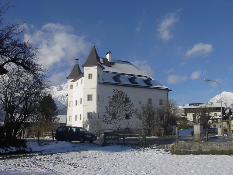 Schloss Dorfheim: A Historic Salzburg Residence in Austria