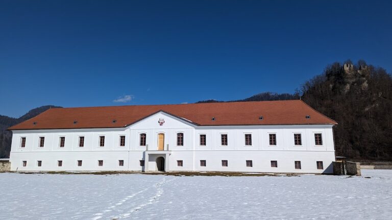 Schloss Mittertrixen: A Late-Baroque Castle Complex in Austria