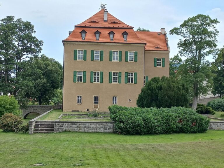 Jílové Castle: A Renaissance Chateau and Municipal Heritage Complex in Czechia
