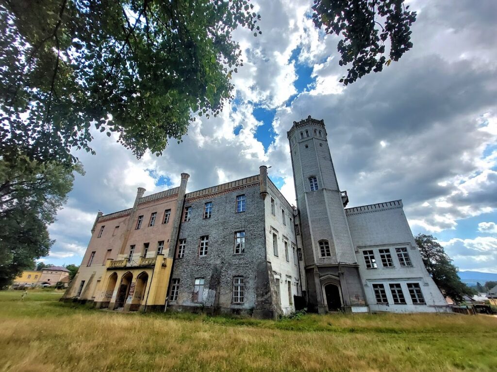 Mysłakowice Castle: A Prussian Royal Residence in Poland 2 Mysłakowice Castle