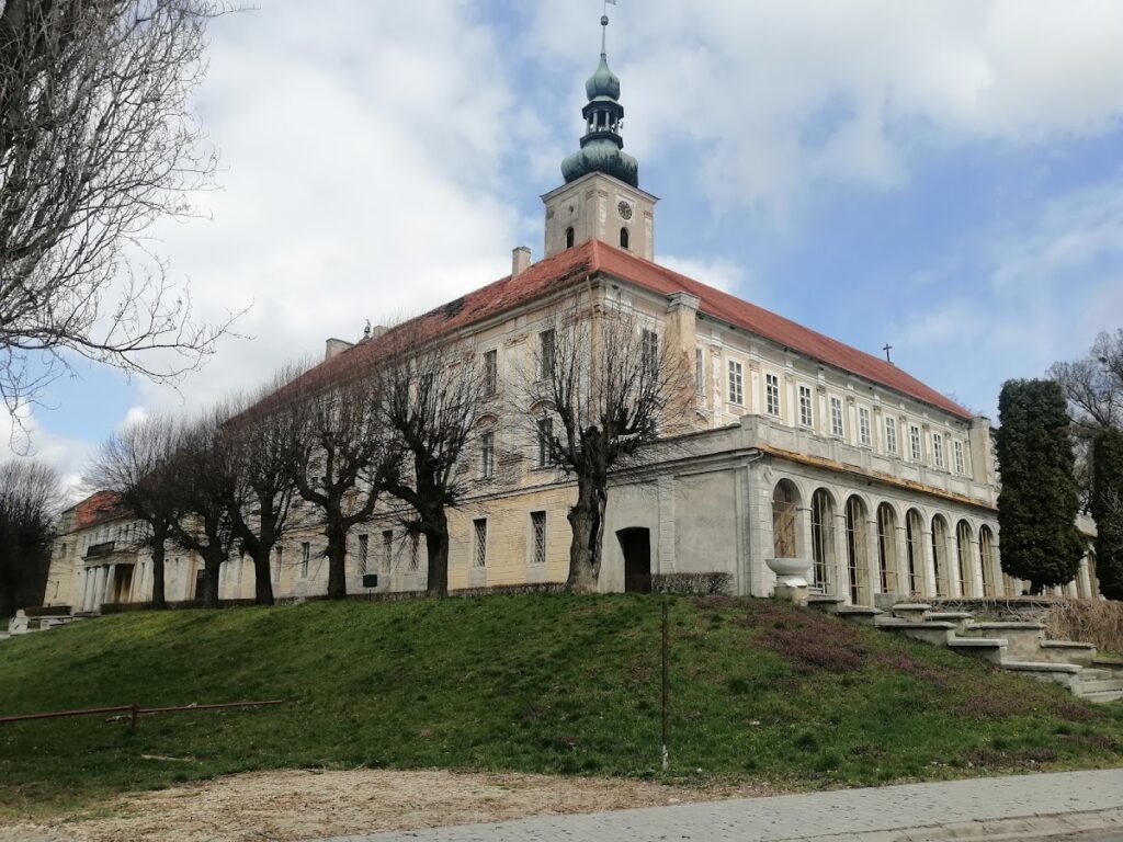 Palace of Oleśnica Mała: A Former Knights Hospitaller Commandery and Palace Complex 3 Palace of Oleśnica Mała