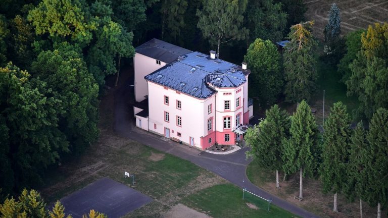Schloss Bouvier: A Nineteenth-Century Estate Castle in Germany