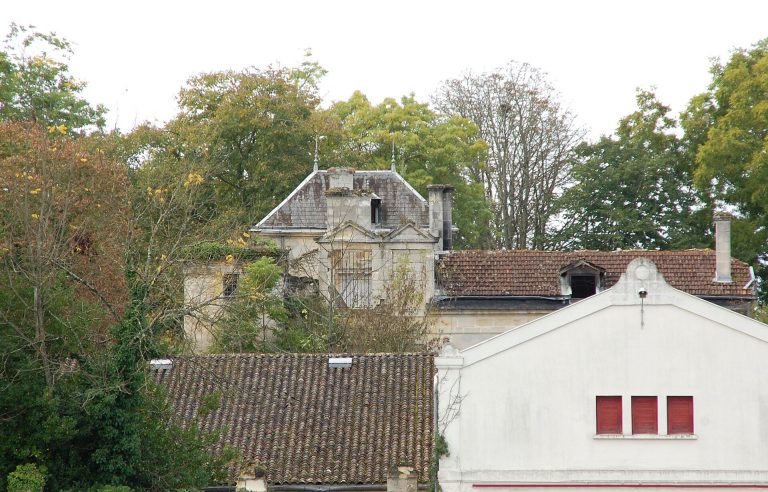 Château Dillon: Historic Wine Estate and Agricultural School in France