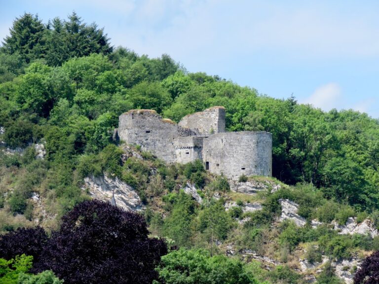 Crèvecœur Castle: A Medieval Fortress Above the Meuse in Belgium