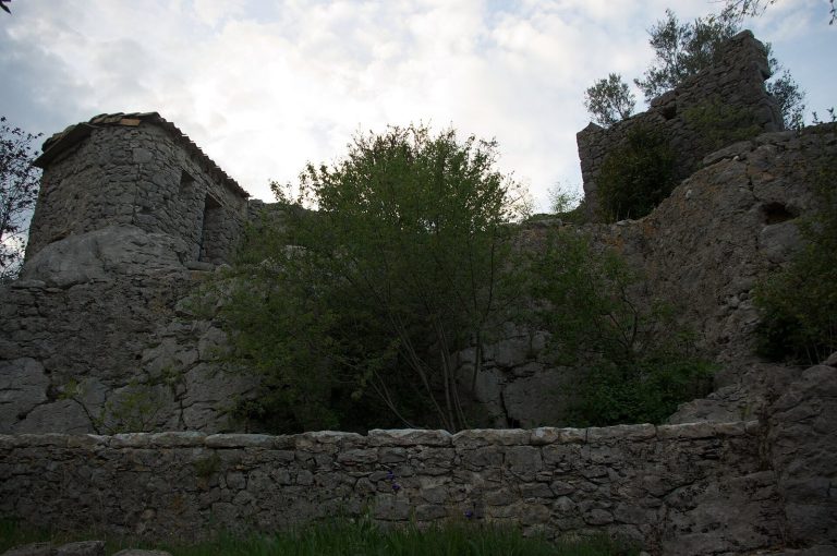 Roquevaire Castle: A Seventeenth-Century Retreat above Sauve