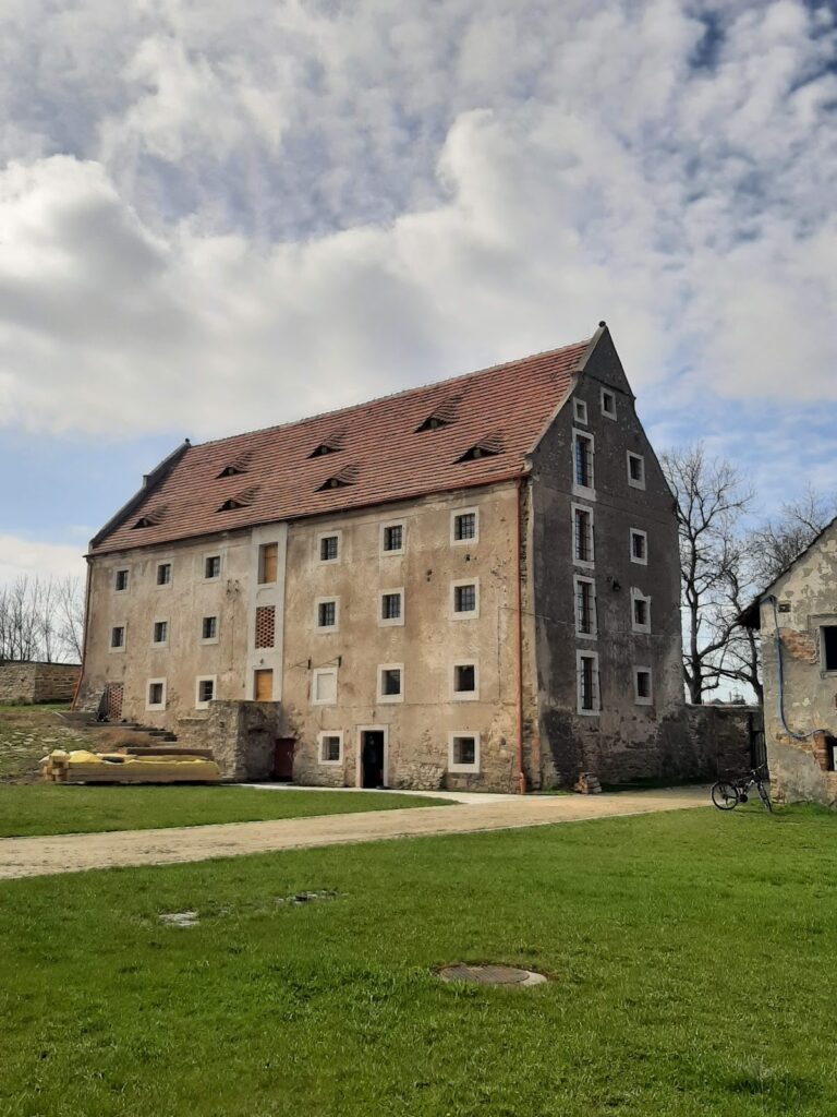 Manor in Piotrowice Świdnickie: A Renaissance Water Castle in Poland 2 Manor in Piotrowice Świdnickie