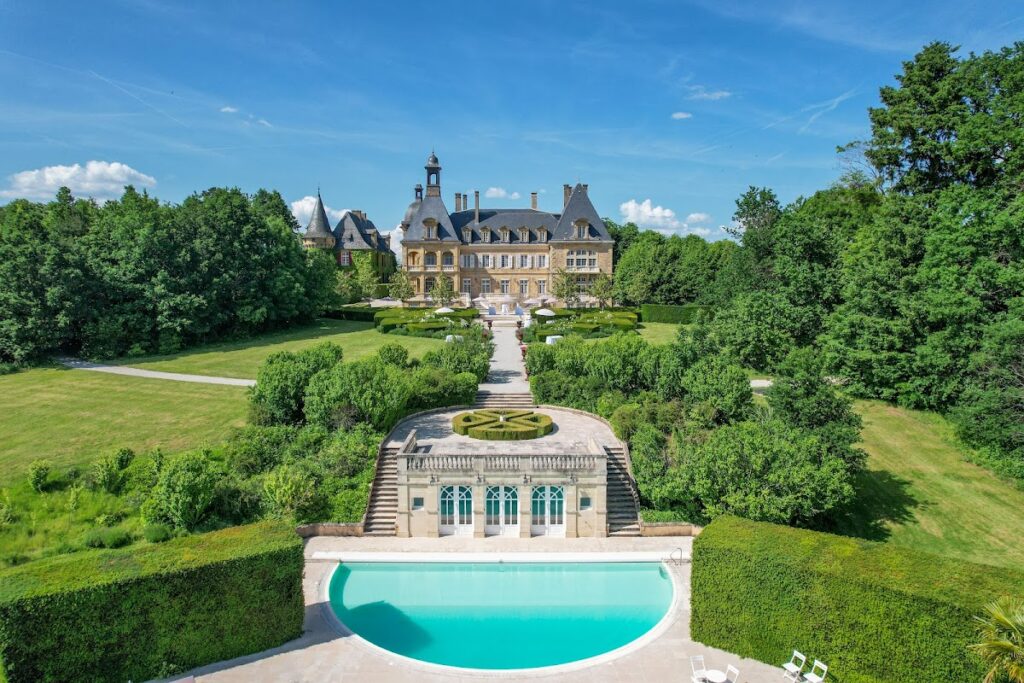 Château d’Essendiéras: A Historic Castle Ensemble and Estate in France 1 Château d'Essendiéras