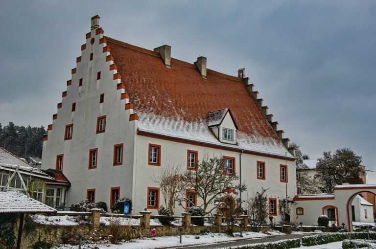 Schloss Blaibach: A Historic Castle Complex in Bavaria