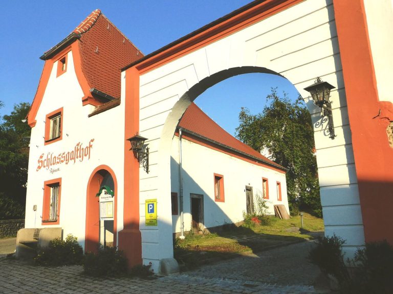 Schloss Blaibach: A Historic Castle Complex in Bavaria