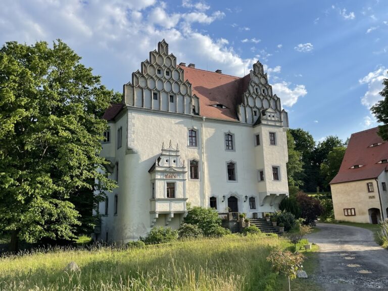 Schloss Heynitz: Historic Castle and Manor Estate in Germany