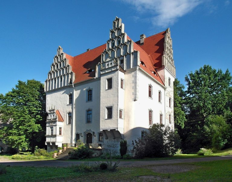 Schloss Heynitz: Historic Castle and Manor Estate in Germany