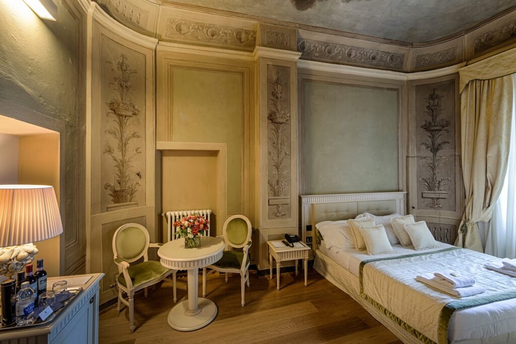Palazzo Bardi-Guicciardini: A Historic Palace in Florence 2 Palazzo Bardi-Guicciardini