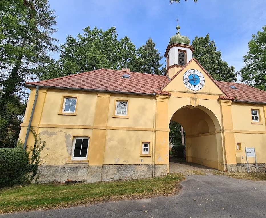 Schloss Lipsa: A Historic Castle in Germany 2 Schloss Lipsa