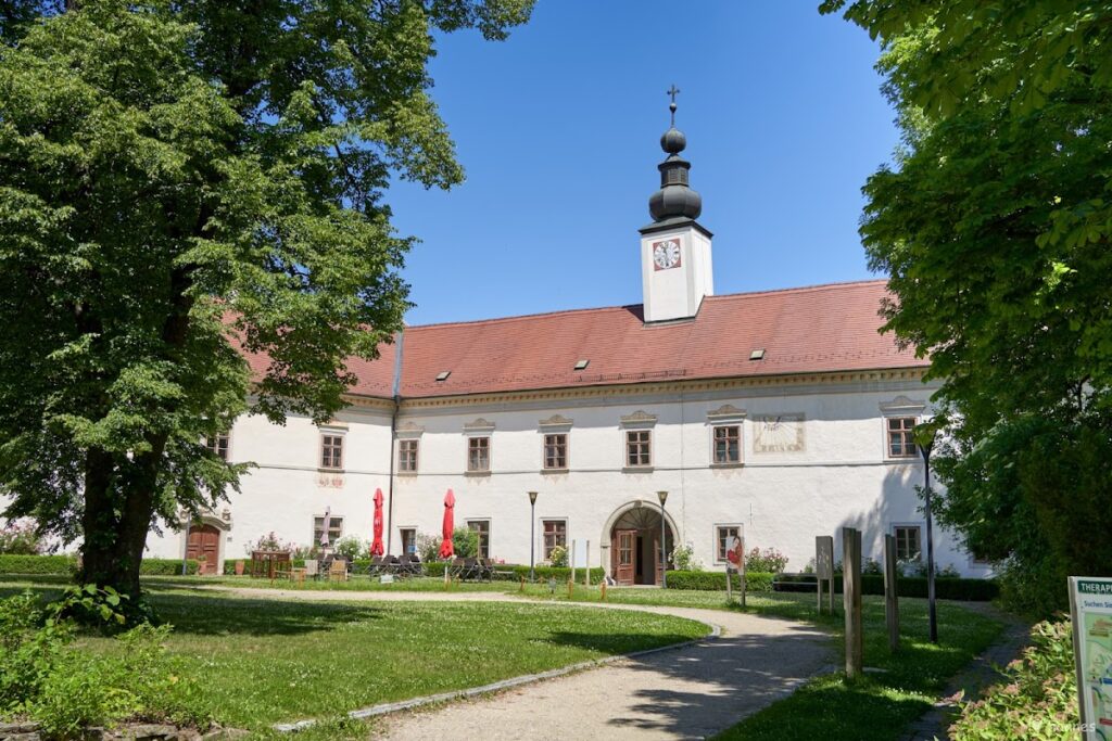 Schloss Schiltern: A Historic Palace Complex in Austria 1 Schloss Schiltern