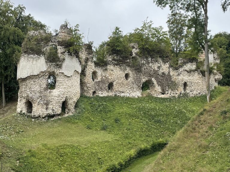 Château de Fressin: A late medieval fortress in Fressin, France
