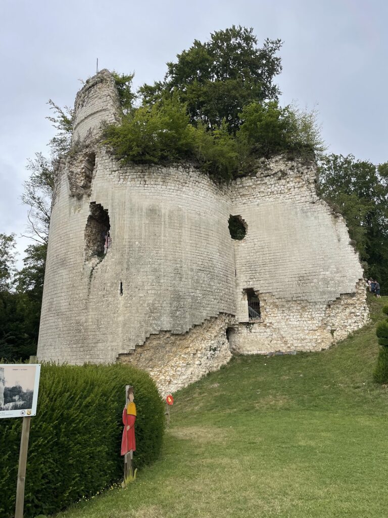 Château de Fressin: A Fifteenth-Century Fortified Castle 2 Château de Fressin