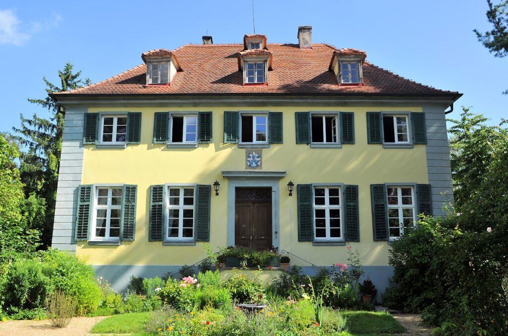 Schloss Falkenhausen: A Baroque Palace in Gunzenhausen, Germany 1 Schloss Falkenhausen