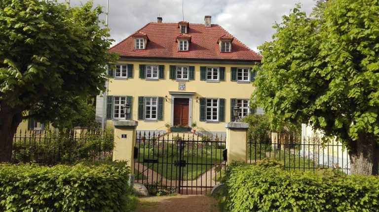 Schloss Falkenhausen: A Baroque Palace in Gunzenhausen, Germany