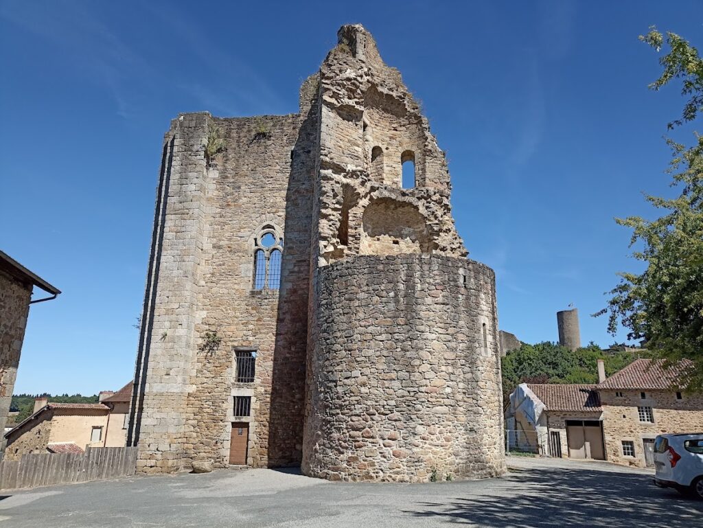 Château de Châlus Maulmont: A Medieval Residence and Fortress in France 1 Château de Châlus Maulmont