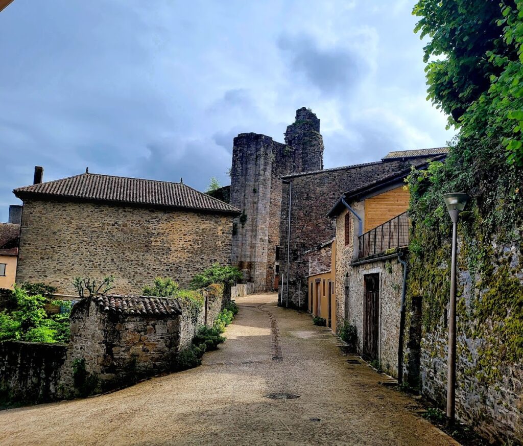 Château de Châlus Maulmont: A Medieval Residence and Fortress in France 2 Château de Châlus Maulmont
