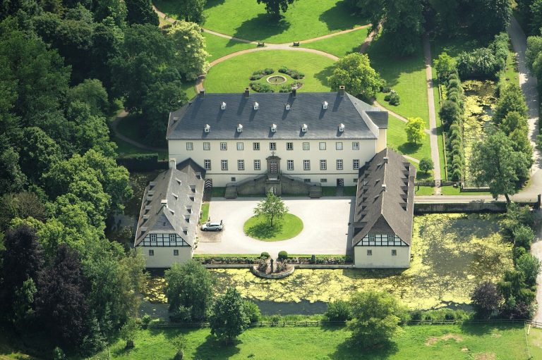Schloss Alme: A Baroque Moated Castle in Germany