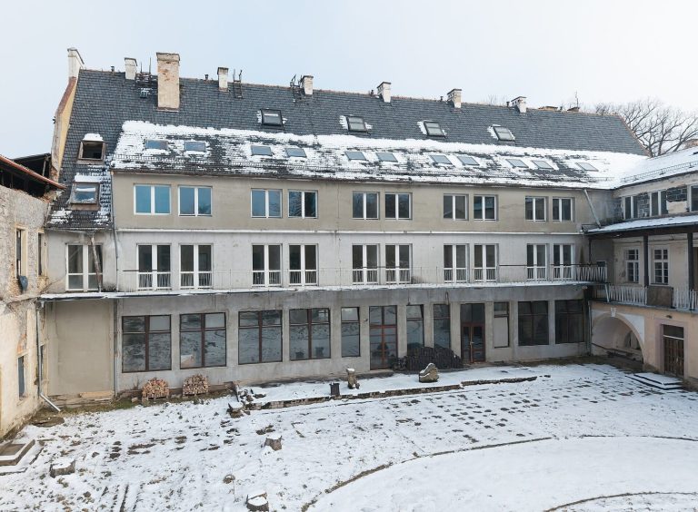 Palace in Jeleniów: A Multi-Phase Estate Residence in Poland