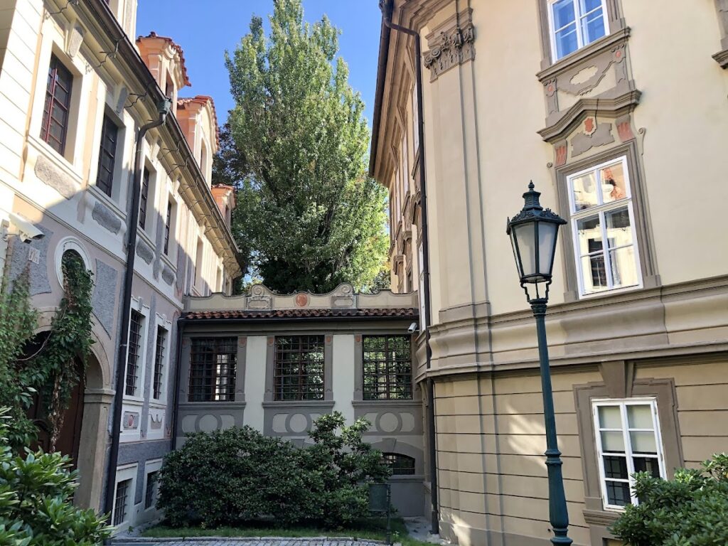 Kolovratský Palace: A Baroque Palace in Prague 2 Коловратский дворец