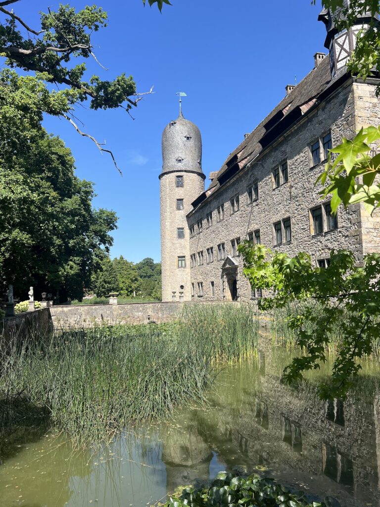 Wasserschloss Hehlen: A Weser Renaissance Water Castle in Germany