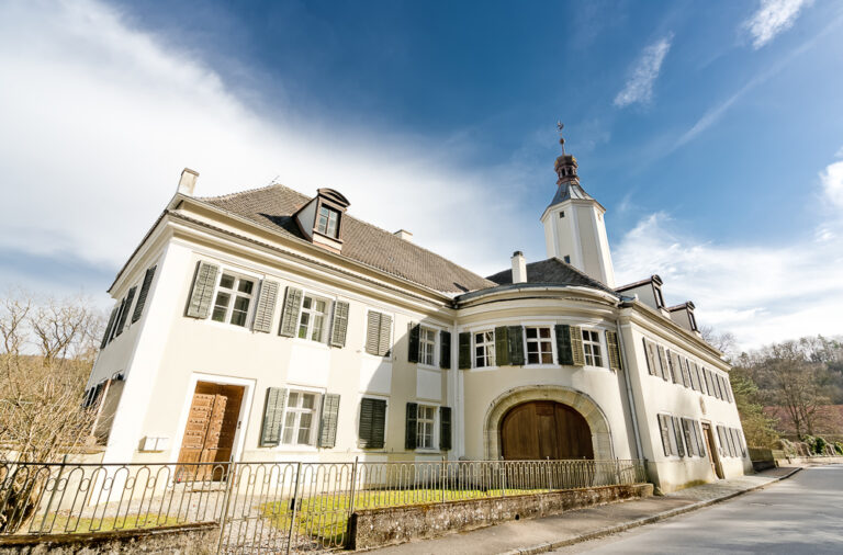Schloss Etterzhausen: A Castle and Former Manorial Seat in Germany