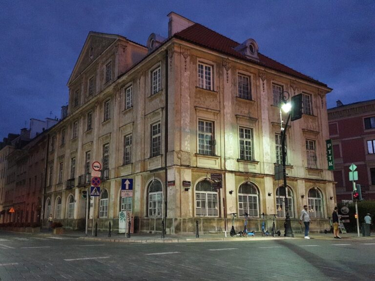 Małachowski Palace: A Baroque Palace Complex in Warsaw, Poland