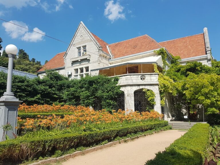 Kharaks Palace: A Grand Ducal Villa and Estate in Gaspra, Ukraine