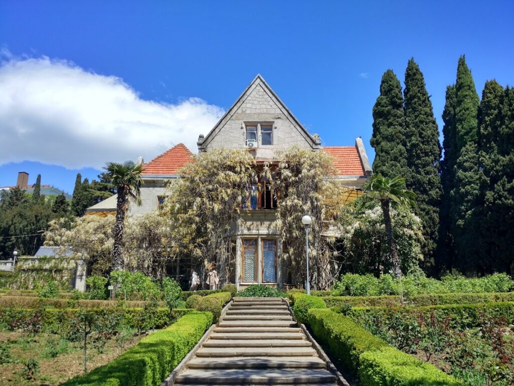 Kharaks Palace: A Grand Ducal Villa and Estate in Gaspra, Ukraine 2 Kharaks Palace
