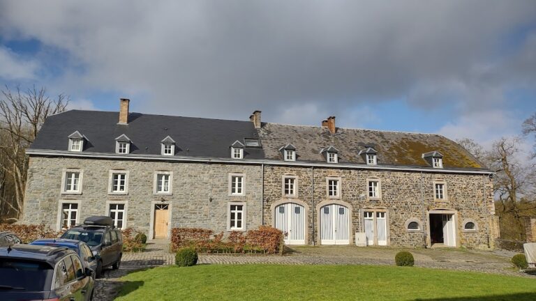 Rolley Castle: A Fortified Estate in Belgium