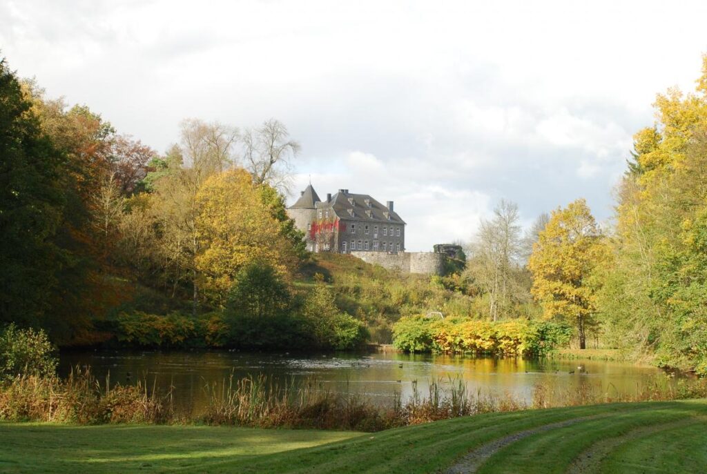 Rolley Castle: A Fortified Estate in Belgium 2 Rolley Castle
