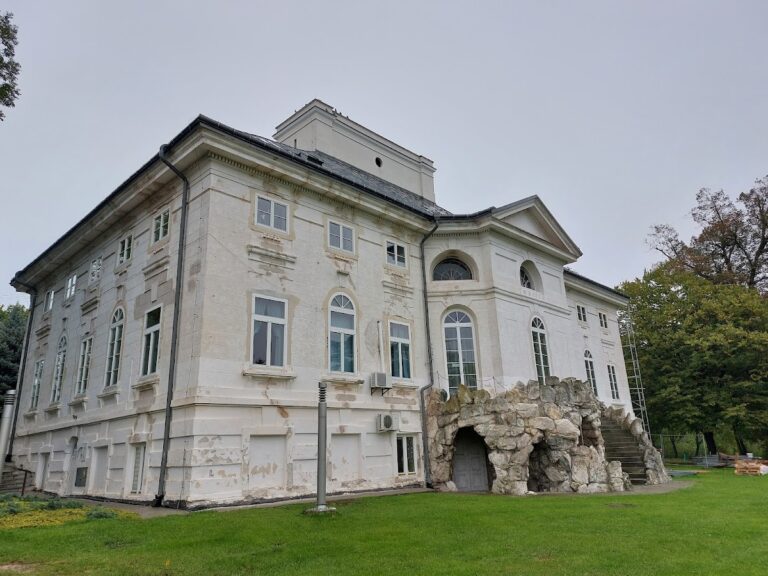 Palace in Bejsce: A Classicist Aristocratic Residence in Poland