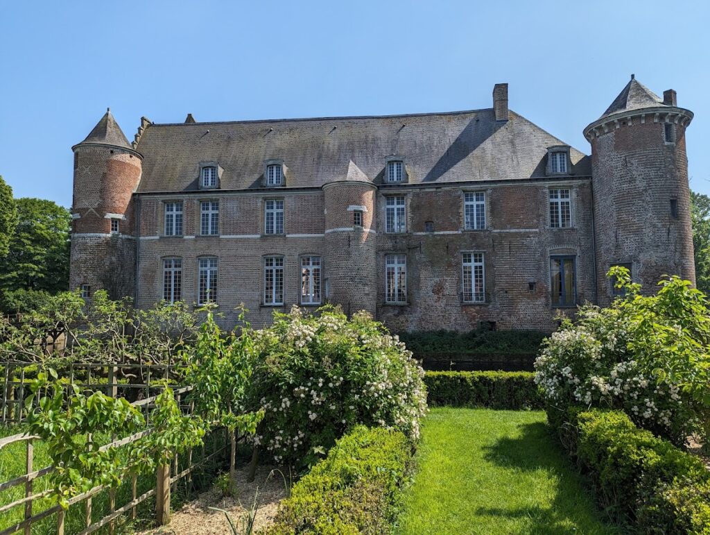 Esquelbecq Castle: A Flemish Renaissance Water Castle in France 2 Esquelbecq Castle