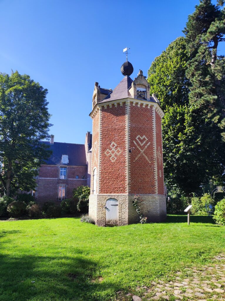 Esquelbecq Castle: A Flemish Renaissance Water Castle in France 4 Esquelbecq Castle